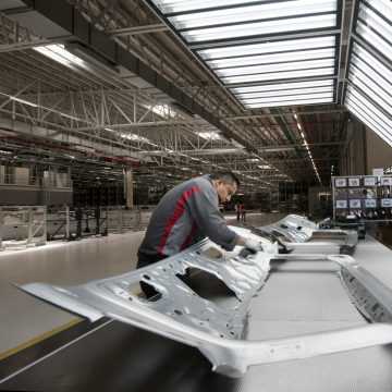 Transform Your Production Line with Cutting-Edge NDT Solutions for Car Manufacturing carlos-aranda--0y5YZlVoRs-unsplash
